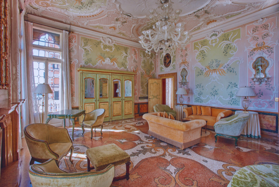 Découverte du mobilier de l’hôtel Bauer Palazzo