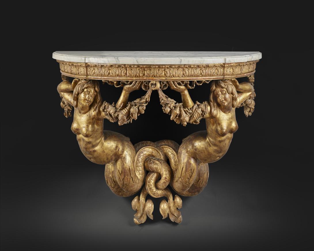 Console en bois orné de sirènes entrelacées, France, époque Louis XIV, vers 1680-1700. Bois doré et sculpté, marbre blanc veiné  © Fine Arts Paris